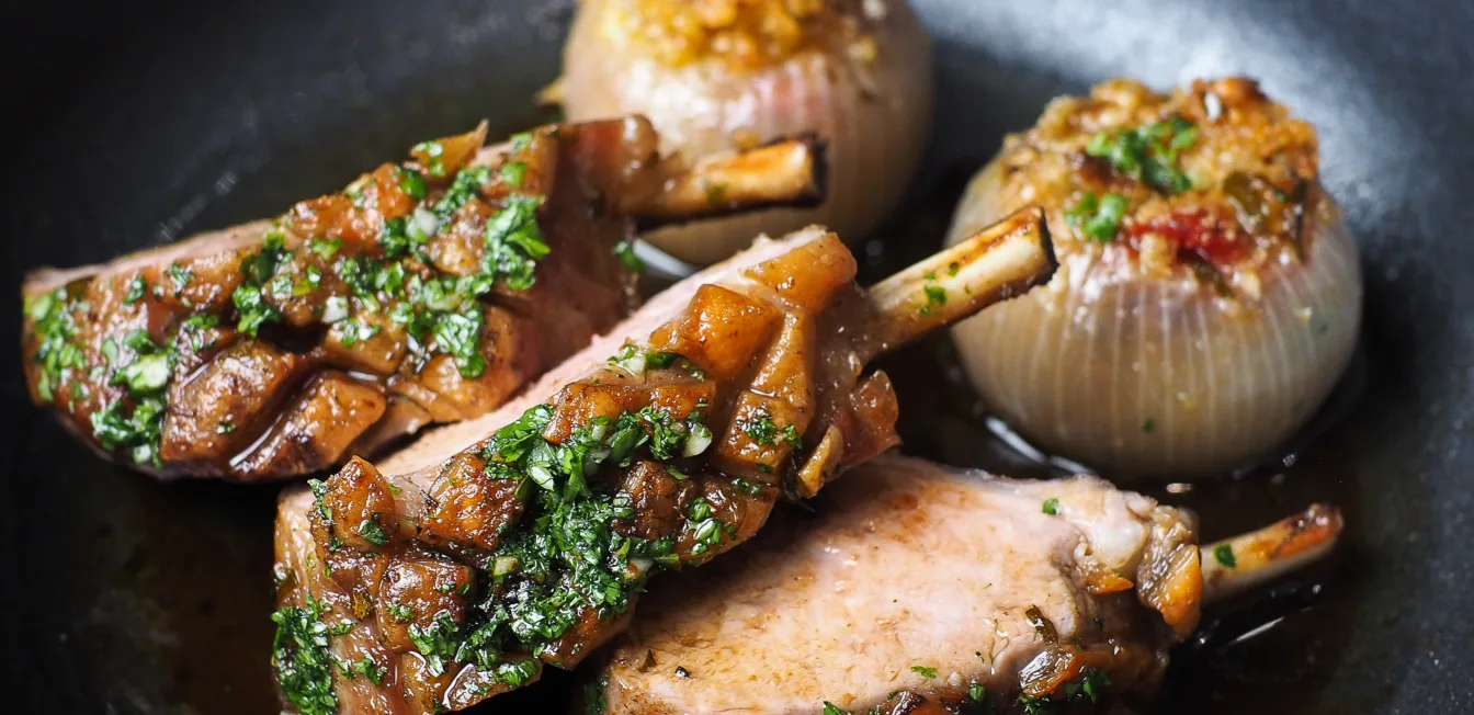 Lammerygg med bakt løk